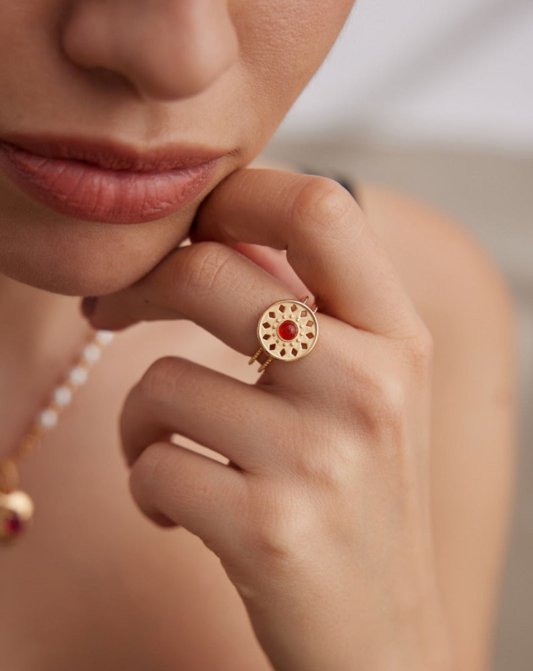 Roman Totem Agate Ring Classic Elegance and Warmth