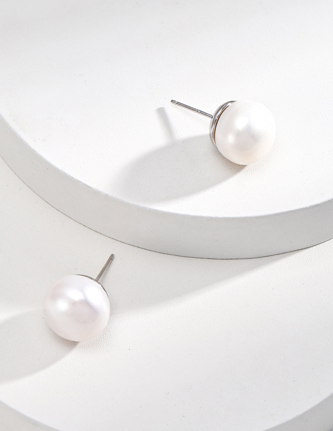 The White Pure Silver Pearl Stud Earrings