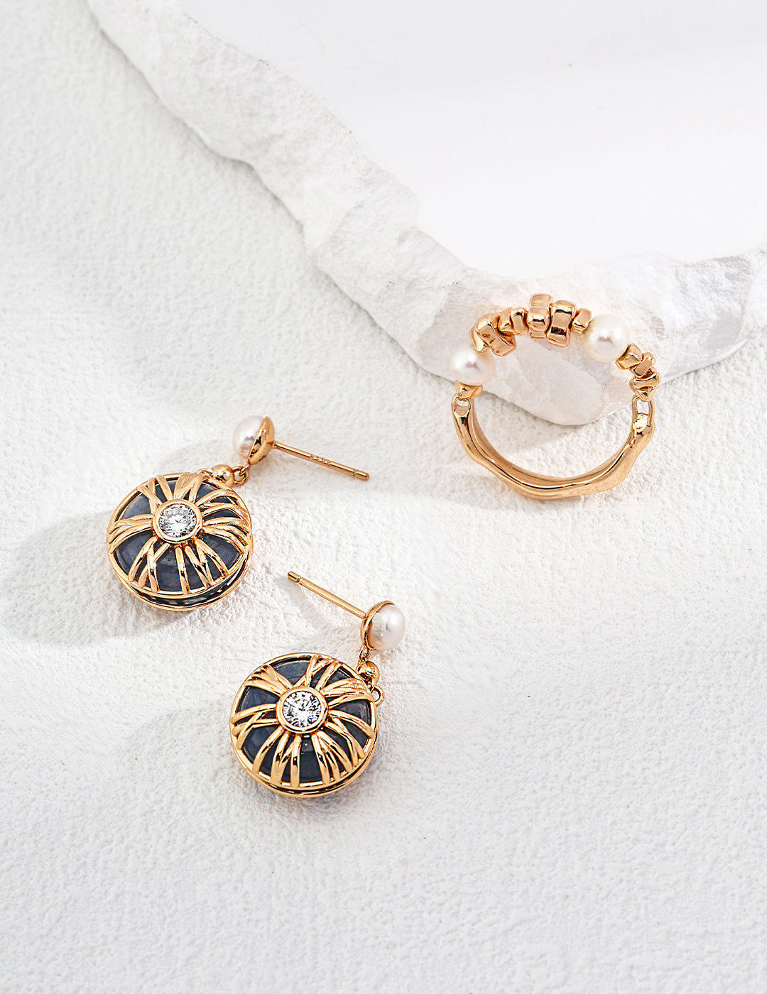 Mystic Night: Black Pendant Pearl Earrings