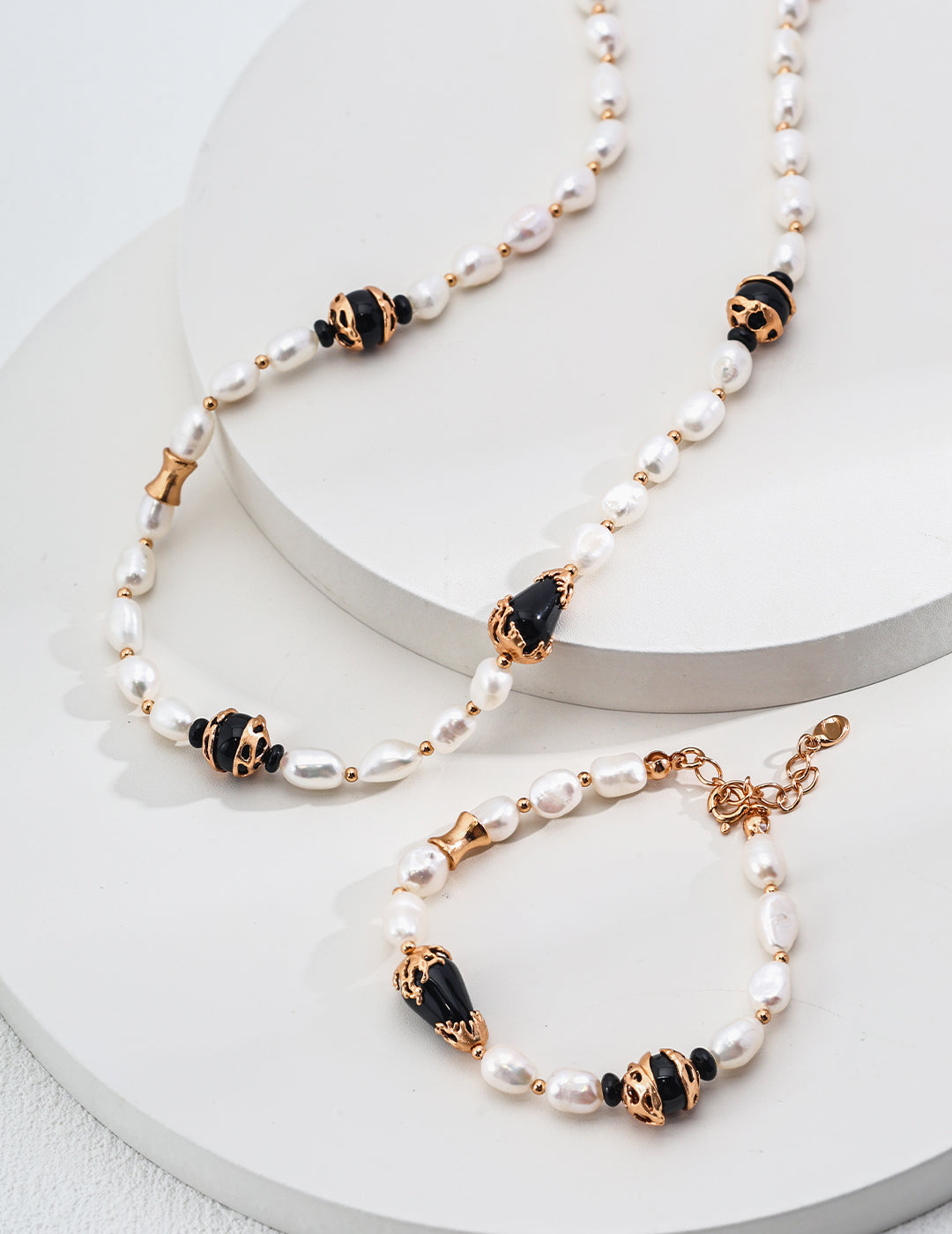 Chic Pure Silver Pearl Necklace with Black Onyx