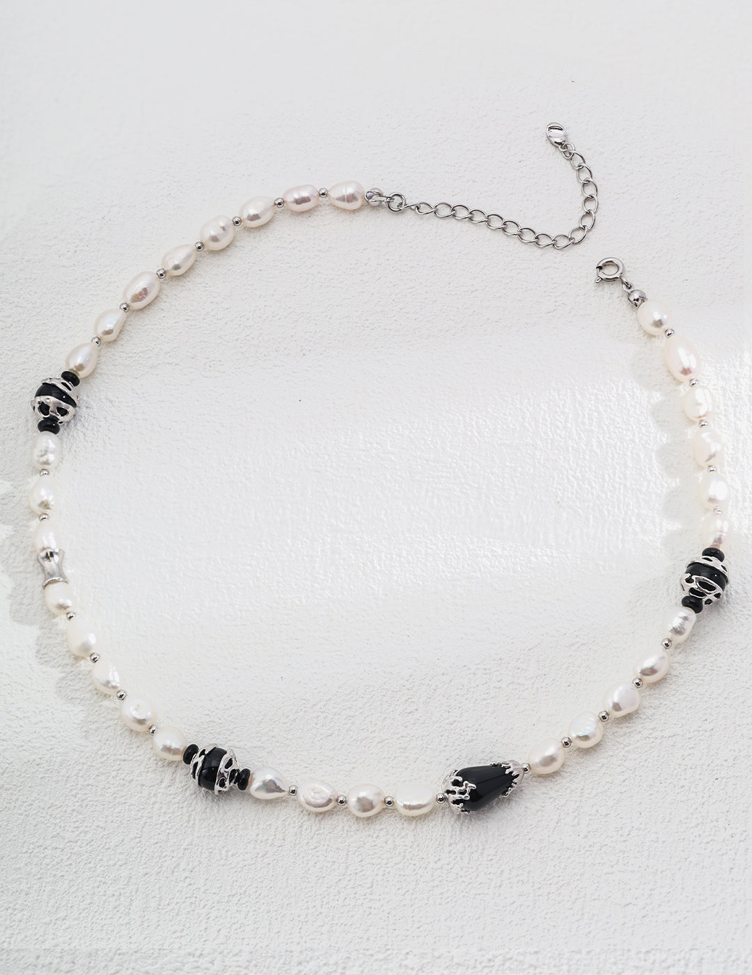 Chic Pure Silver Pearl Necklace with Black Onyx