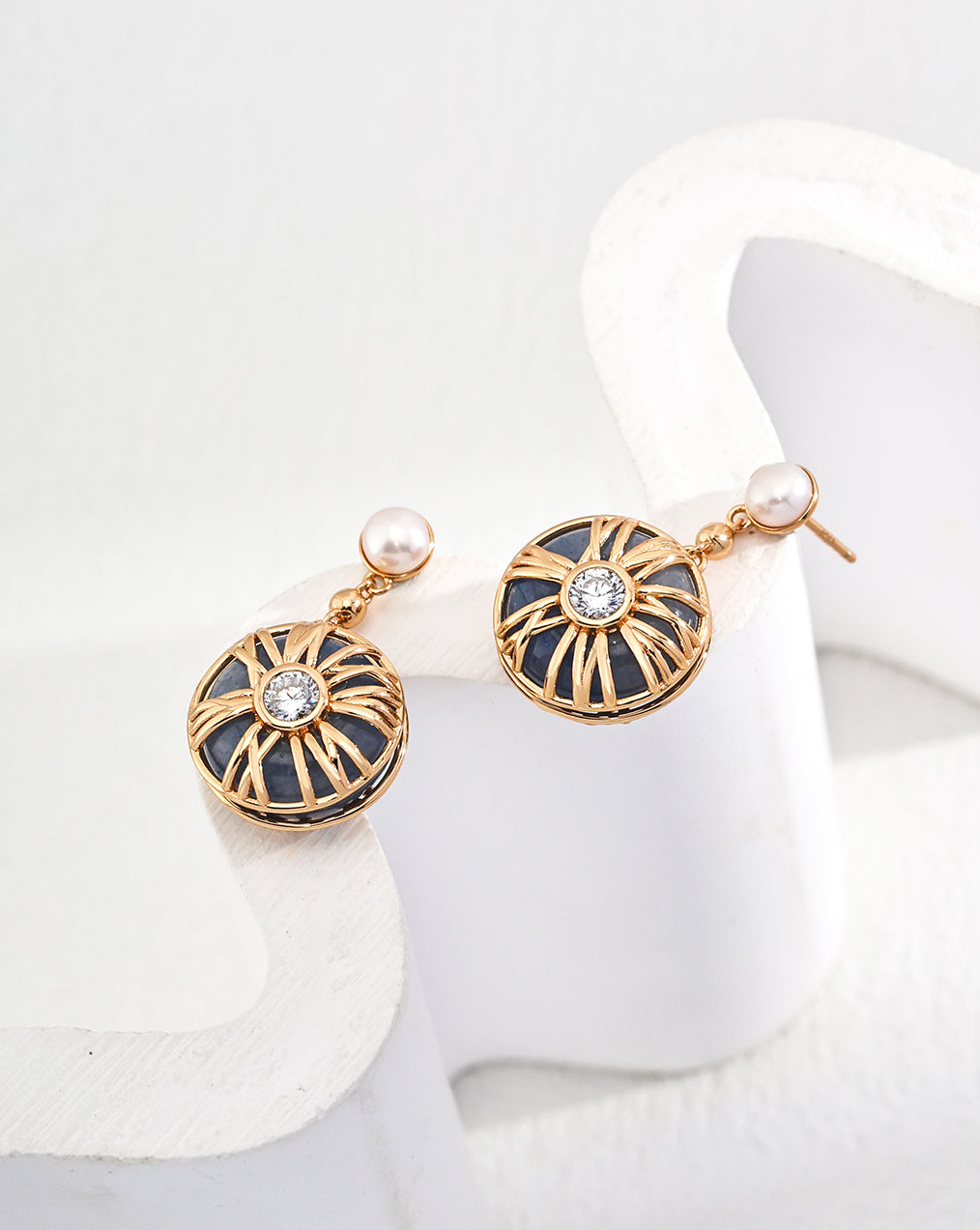 Mystic Night: Black Pendant Pearl Earrings