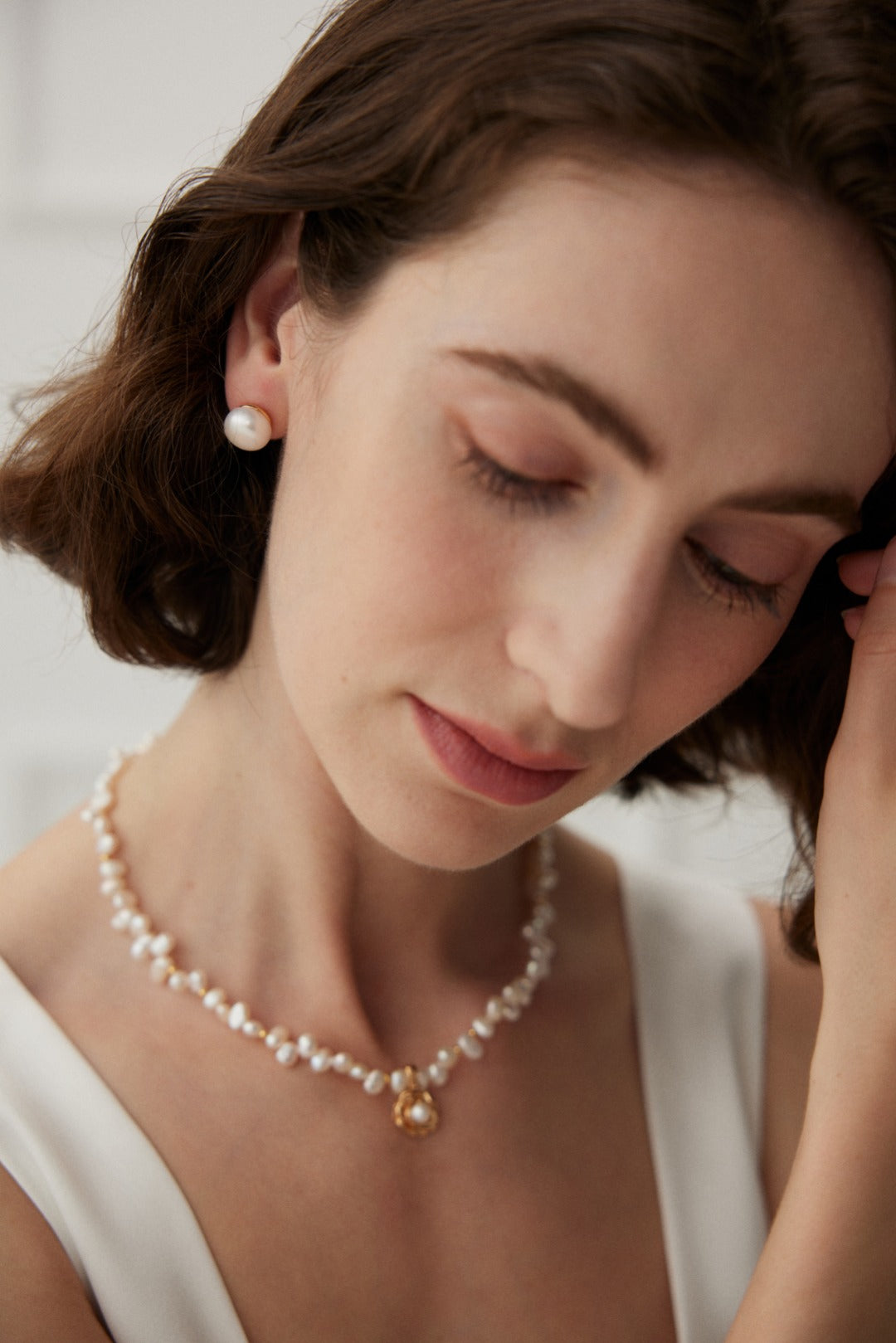 The White Pure Silver Pearl Stud Earrings