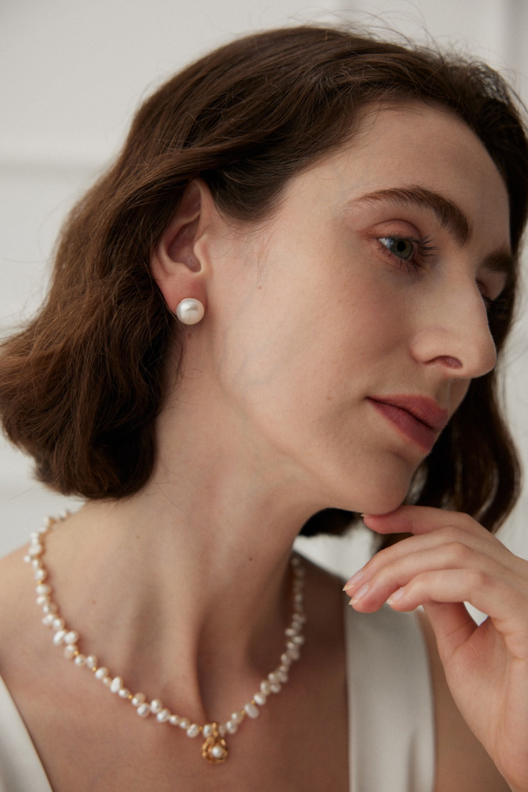 The White Pure Silver Pearl Stud Earrings