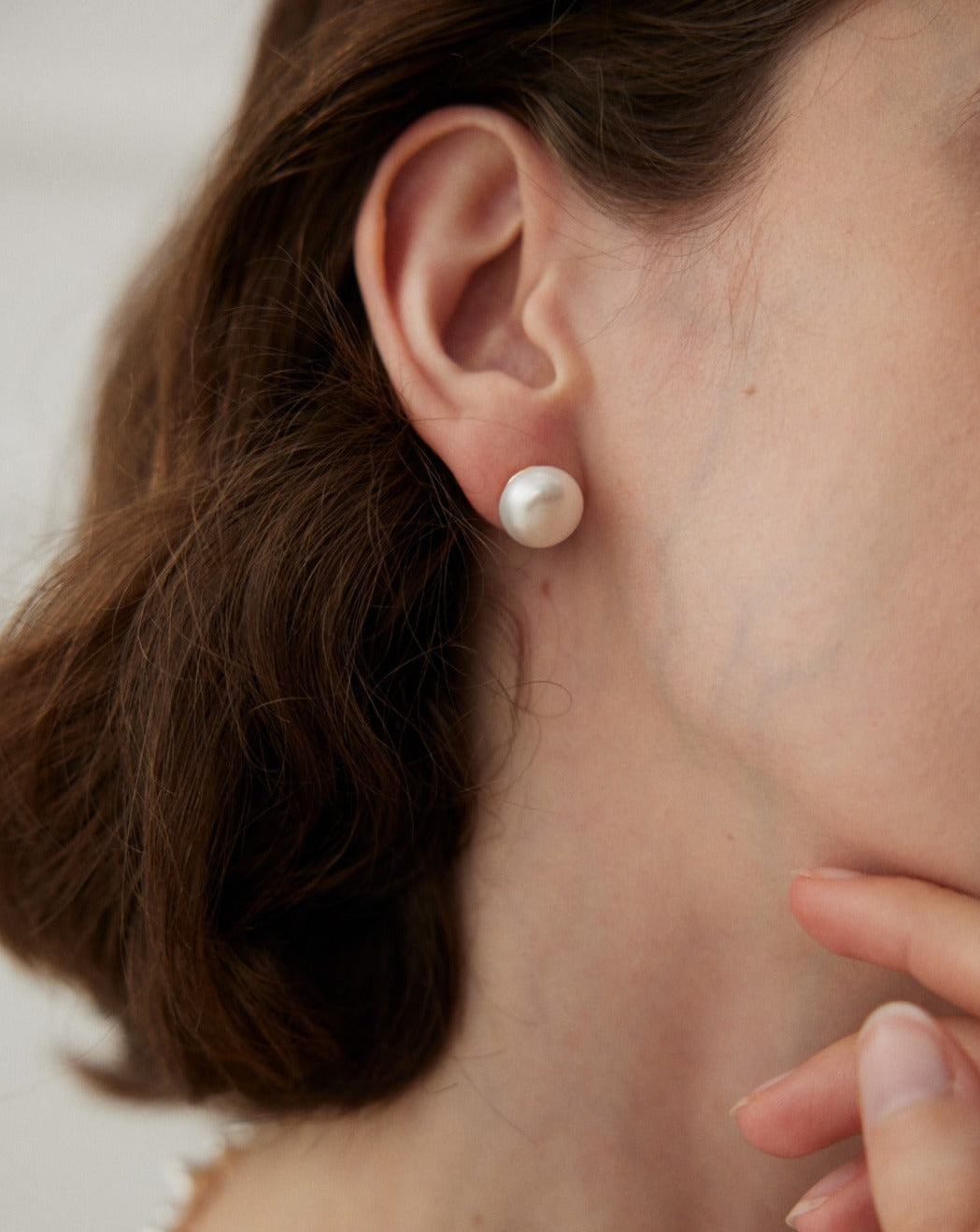 The White Pure Silver Pearl Stud Earrings